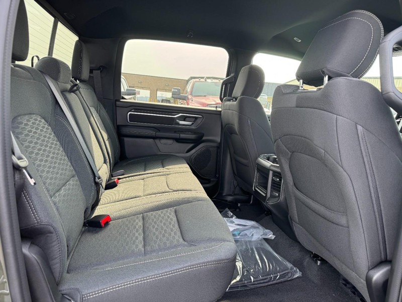 Ram 1500 Vehicle Full-screen Gallery Image 6