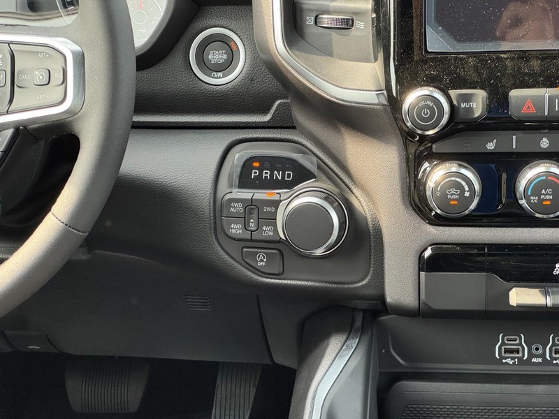 Ram 1500 Vehicle Full-screen Gallery Image 10