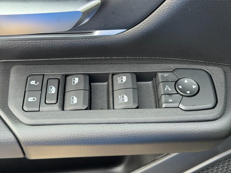 Ram 1500 Vehicle Full-screen Gallery Image 11