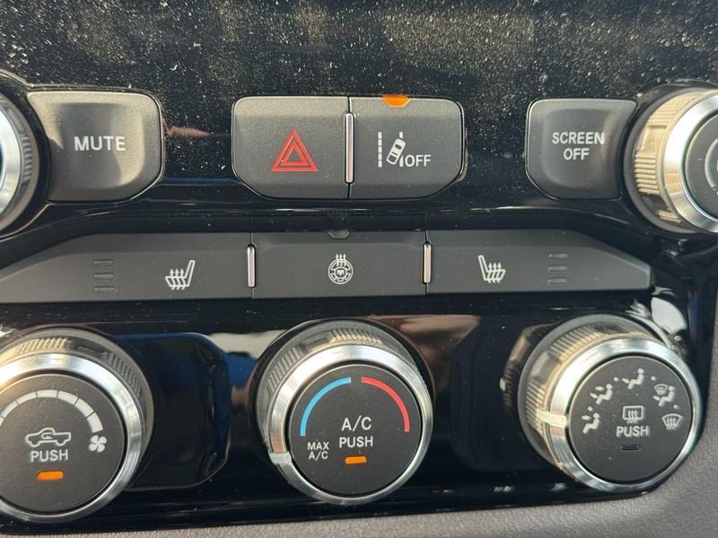 Ram 1500 Vehicle Full-screen Gallery Image 17