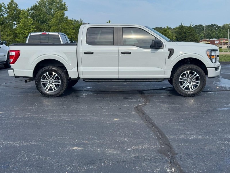 Ford F-150 Vehicle Full-screen Gallery Image 2