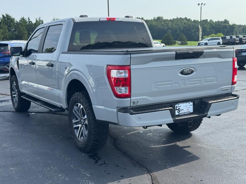 Ford F-150 Vehicle Full-screen Gallery Image 5