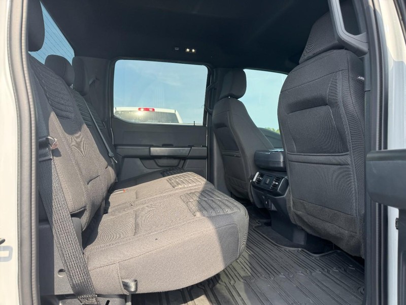 Ford F-150 Vehicle Full-screen Gallery Image 9