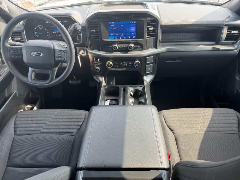 Ford F-150 Vehicle Full-screen Gallery Image 10