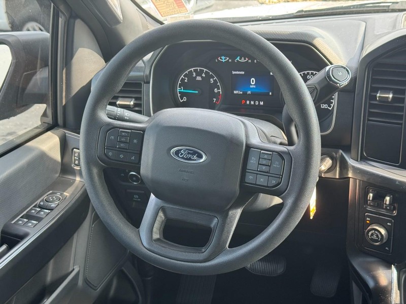 Ford F-150 Vehicle Full-screen Gallery Image 11