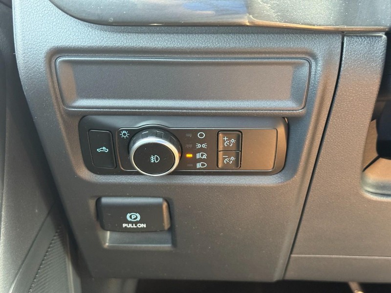 Ford F-150 Vehicle Full-screen Gallery Image 15