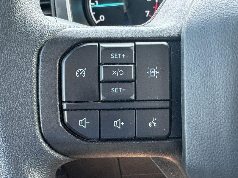 Ford F-150 Vehicle Full-screen Gallery Image 16