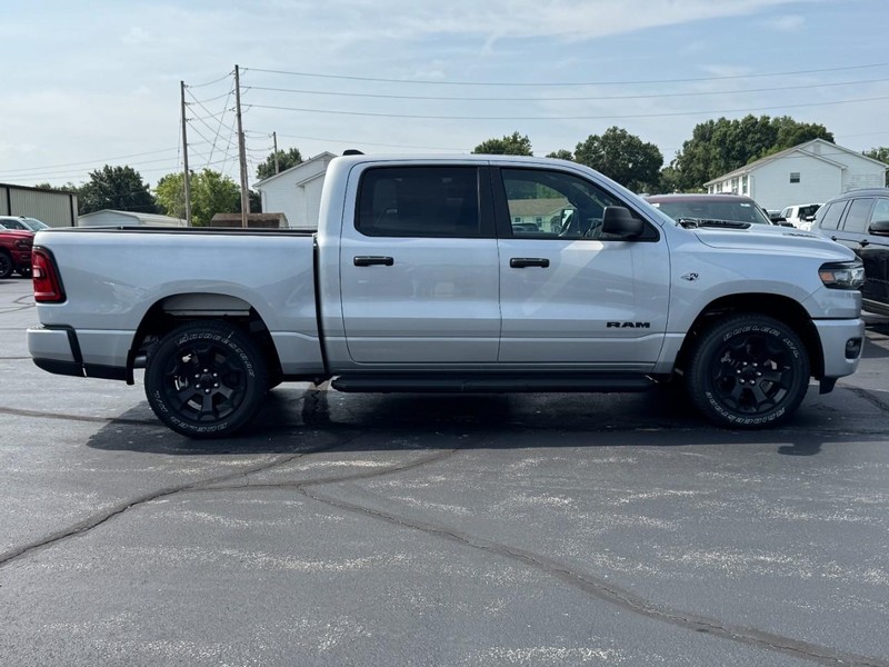 Ram 1500 Vehicle Full-screen Gallery Image 2