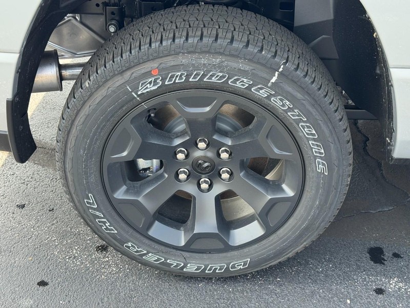 Ram 1500 Vehicle Full-screen Gallery Image 3