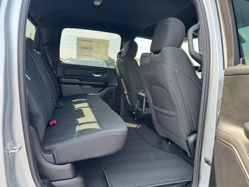 Ram 1500 Vehicle Full-screen Gallery Image 5