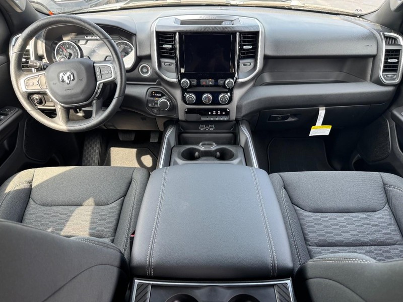 Ram 1500 Vehicle Full-screen Gallery Image 6
