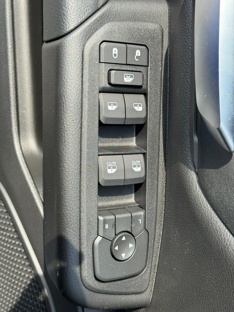 Ram 1500 Vehicle Full-screen Gallery Image 10