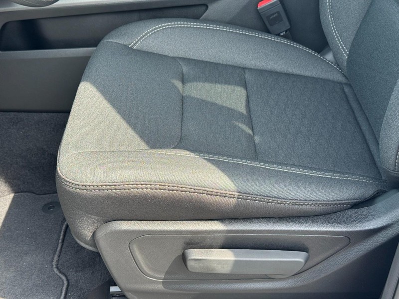Ram 1500 Vehicle Full-screen Gallery Image 11