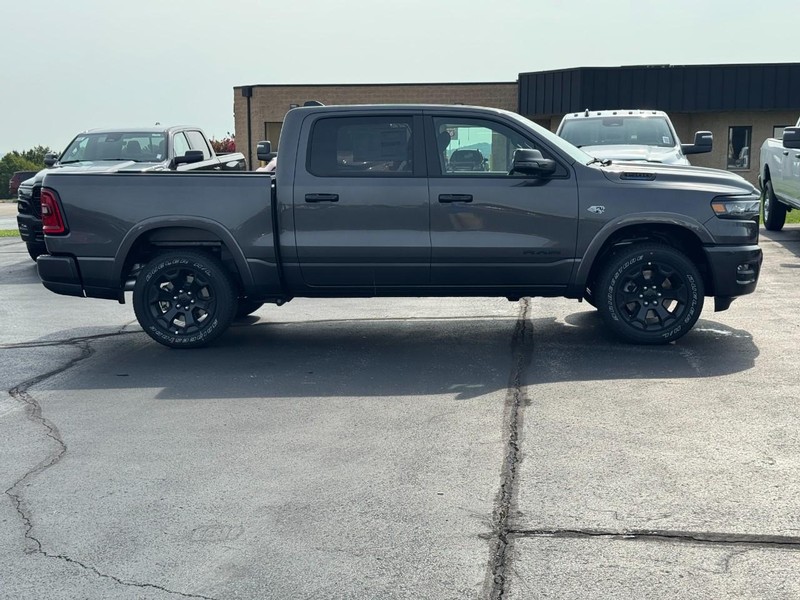 Ram 1500 Vehicle Full-screen Gallery Image 2