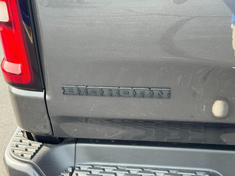 Ram 1500 Vehicle Full-screen Gallery Image 5