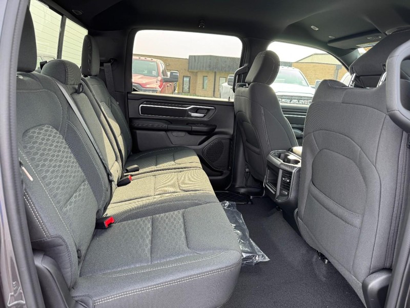 Ram 1500 Vehicle Full-screen Gallery Image 6