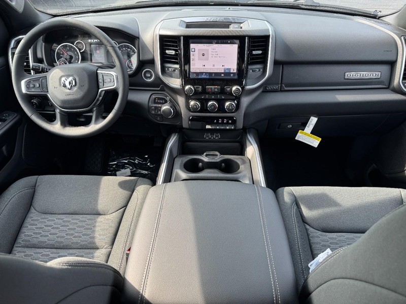 Ram 1500 Vehicle Full-screen Gallery Image 7