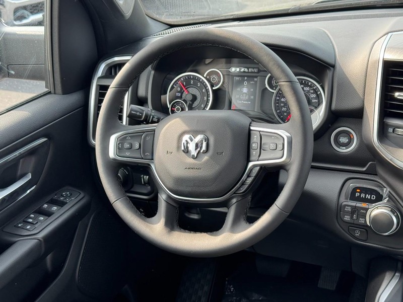Ram 1500 Vehicle Full-screen Gallery Image 8