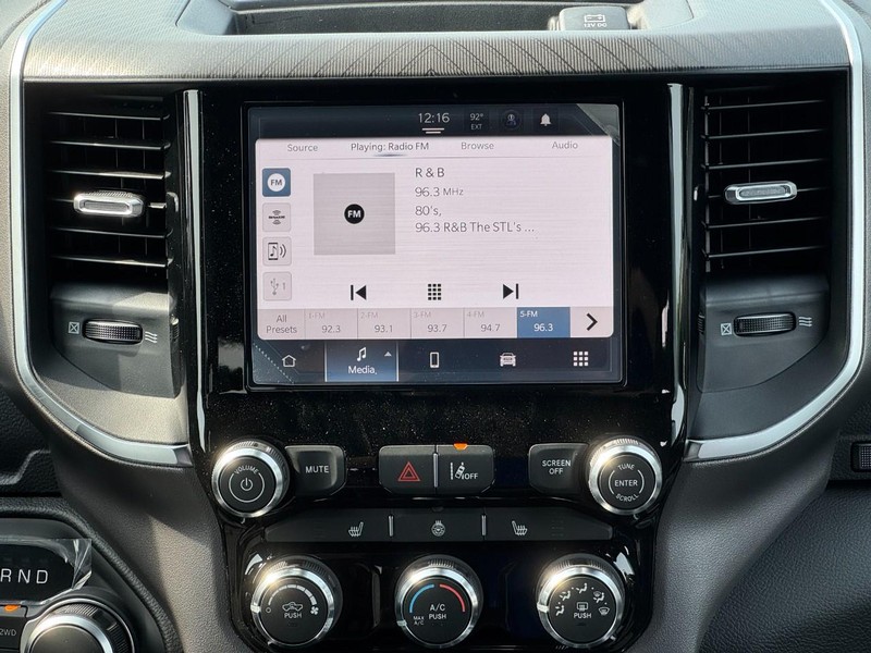 Ram 1500 Vehicle Full-screen Gallery Image 9