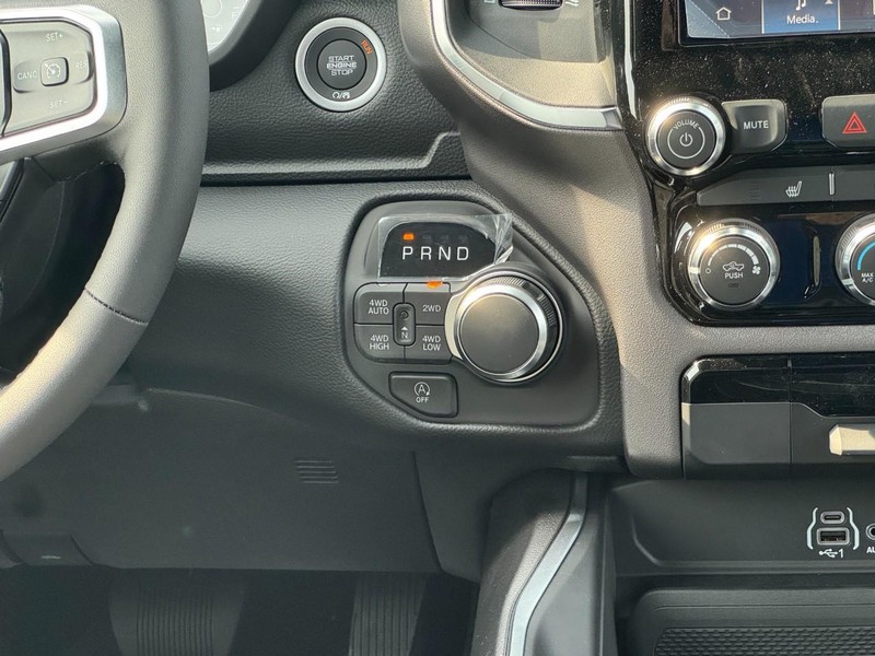 Ram 1500 Vehicle Full-screen Gallery Image 10