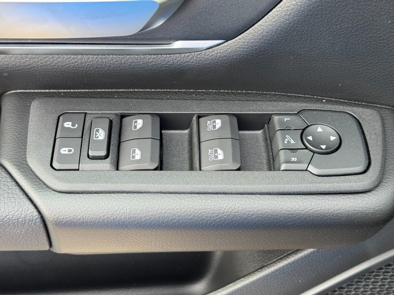 Ram 1500 Vehicle Full-screen Gallery Image 11