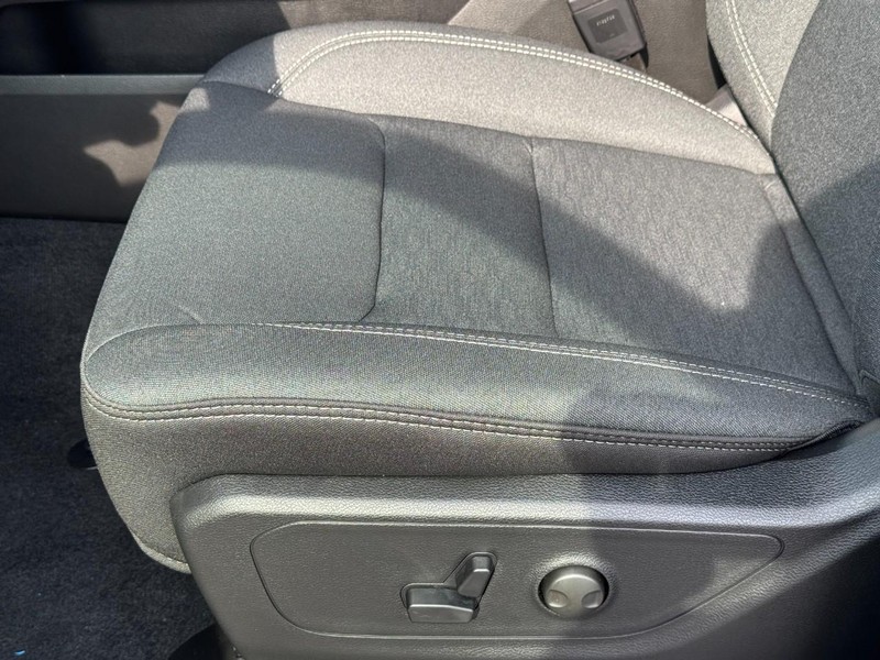 Ram 1500 Vehicle Full-screen Gallery Image 12