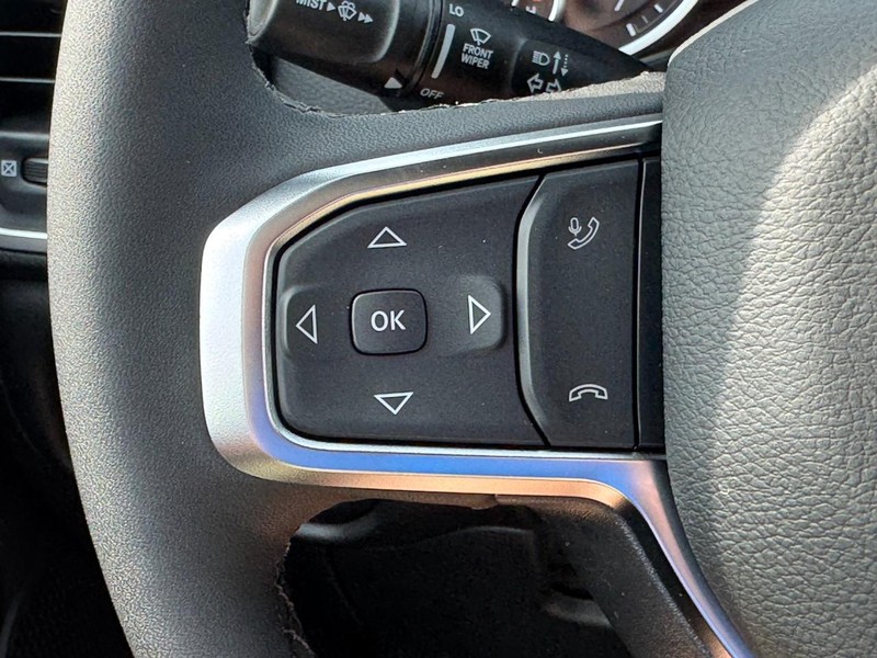 Ram 1500 Vehicle Full-screen Gallery Image 14