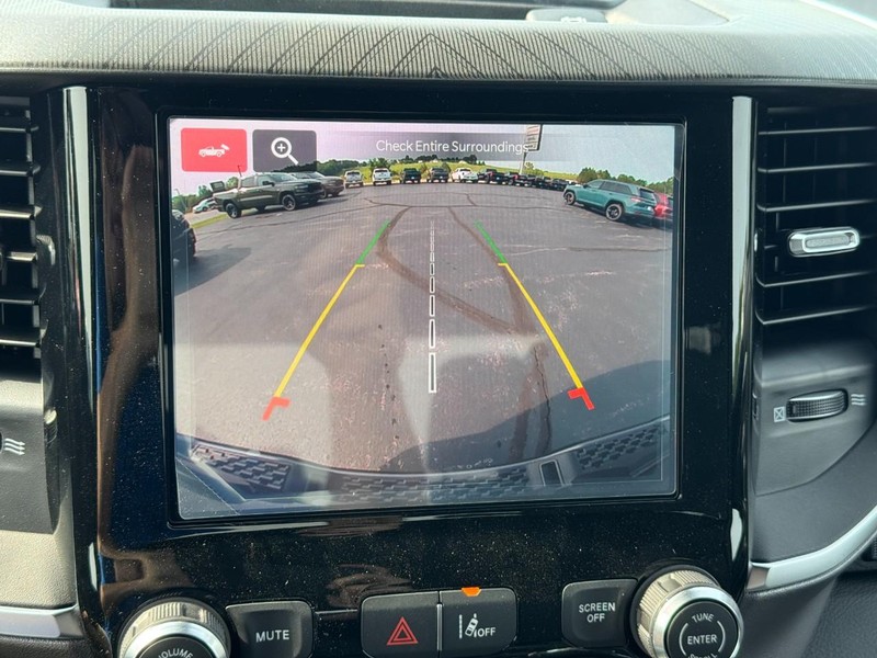 Ram 1500 Vehicle Full-screen Gallery Image 17