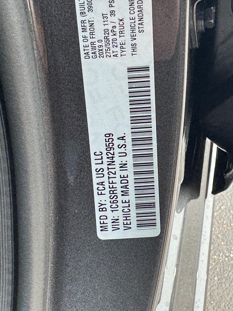 Ram 1500 Vehicle Full-screen Gallery Image 19