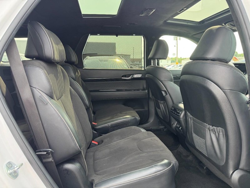 Hyundai Palisade Vehicle Full-screen Gallery Image 12