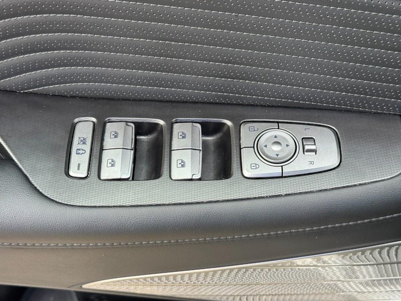 Hyundai Palisade Vehicle Full-screen Gallery Image 18