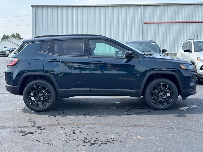 Jeep Compass Vehicle Full-screen Gallery Image 2