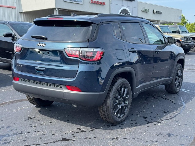 Jeep Compass Vehicle Full-screen Gallery Image 4