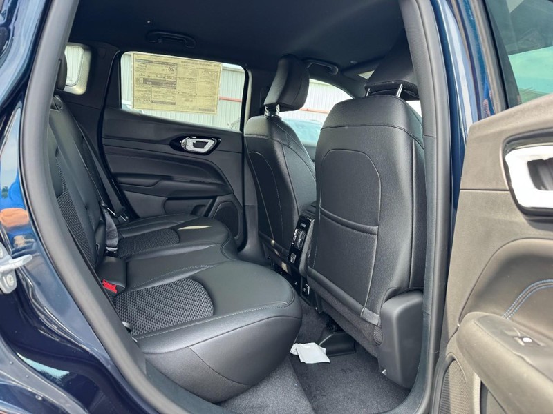 Jeep Compass Vehicle Full-screen Gallery Image 5