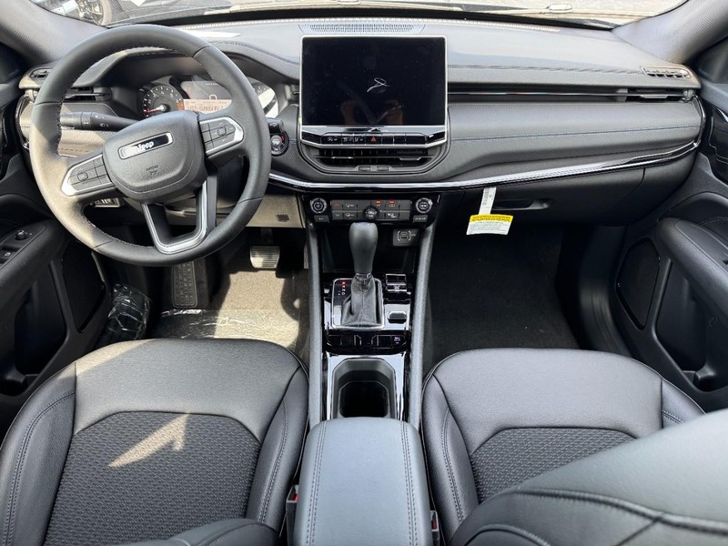 Jeep Compass Vehicle Full-screen Gallery Image 7