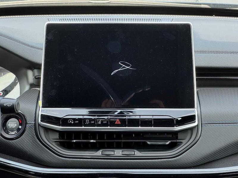 Jeep Compass Vehicle Full-screen Gallery Image 9