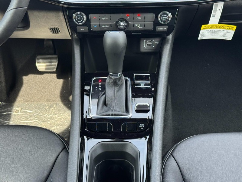 Jeep Compass Vehicle Full-screen Gallery Image 10