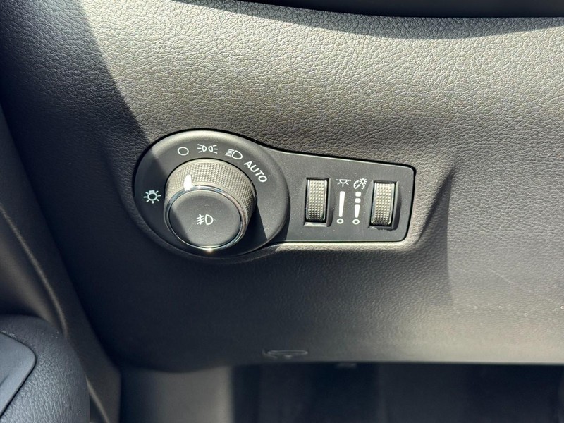 Jeep Compass Vehicle Full-screen Gallery Image 13