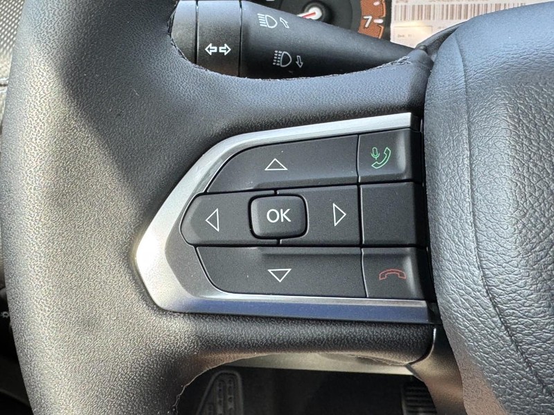 Jeep Compass Vehicle Full-screen Gallery Image 14