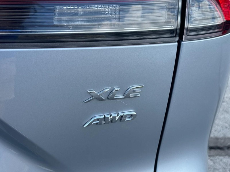 Toyota Corolla Cross Vehicle Full-screen Gallery Image 5