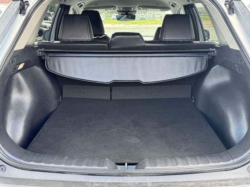 Toyota Corolla Cross Vehicle Full-screen Gallery Image 6
