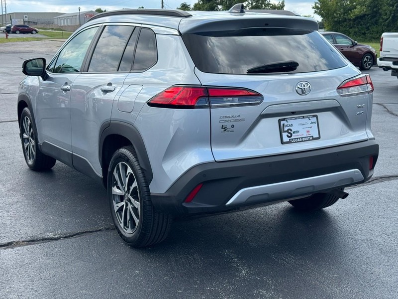 Toyota Corolla Cross Vehicle Full-screen Gallery Image 7