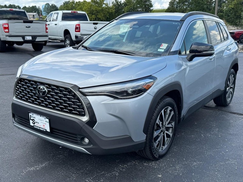 Toyota Corolla Cross Vehicle Full-screen Gallery Image 9