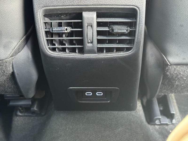 Toyota Corolla Cross Vehicle Full-screen Gallery Image 12