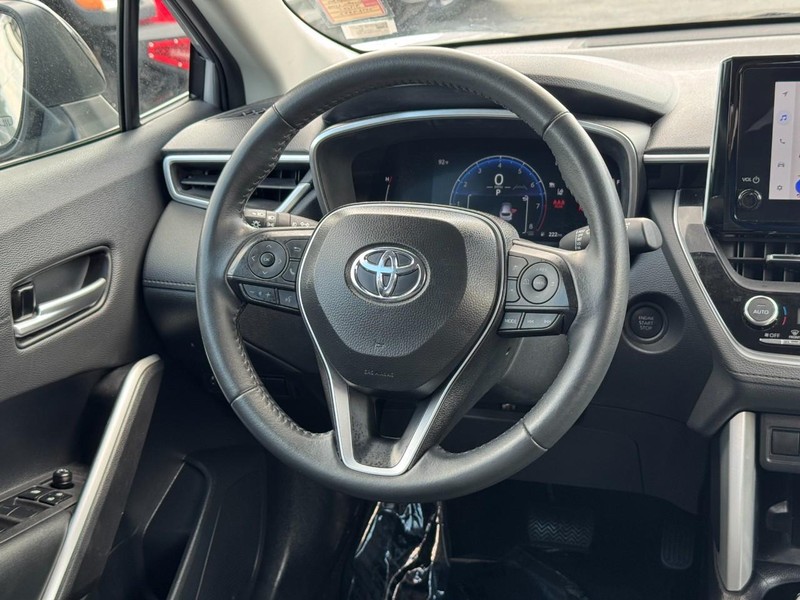 Toyota Corolla Cross Vehicle Full-screen Gallery Image 14