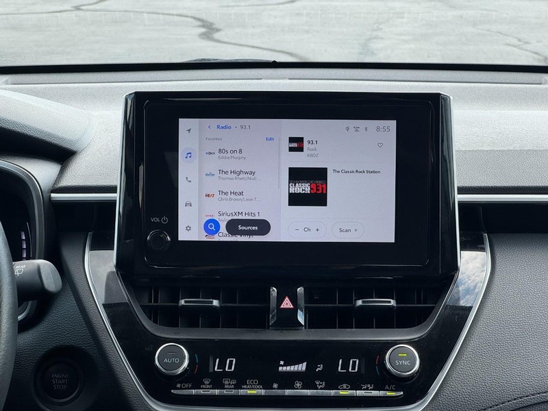 Toyota Corolla Cross Vehicle Full-screen Gallery Image 15