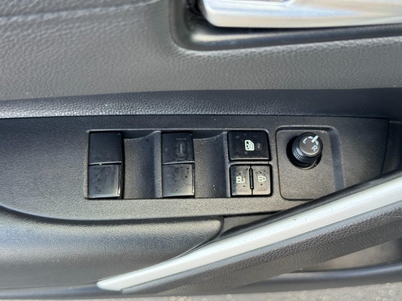 Toyota Corolla Cross Vehicle Full-screen Gallery Image 17
