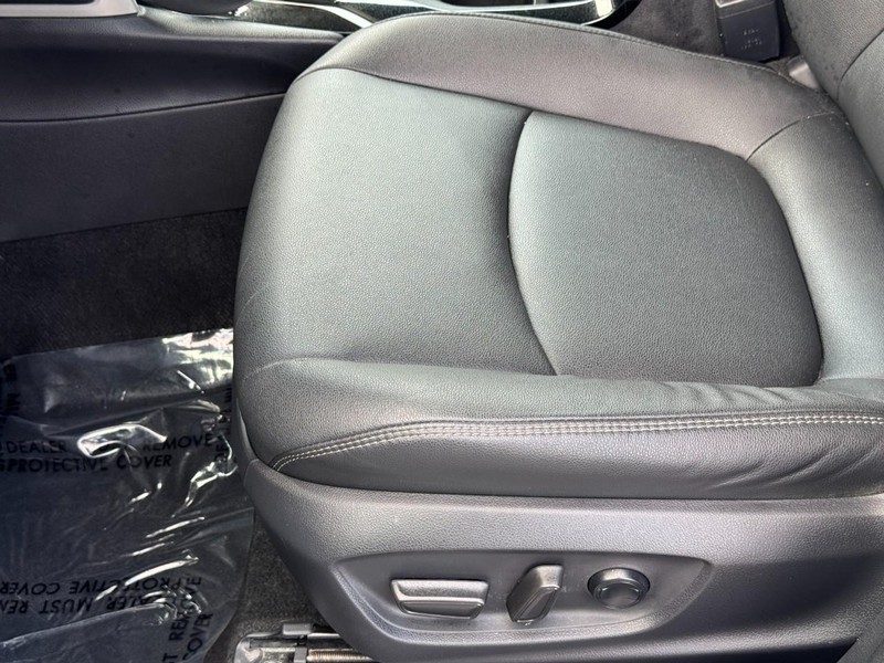 Toyota Corolla Cross Vehicle Full-screen Gallery Image 18