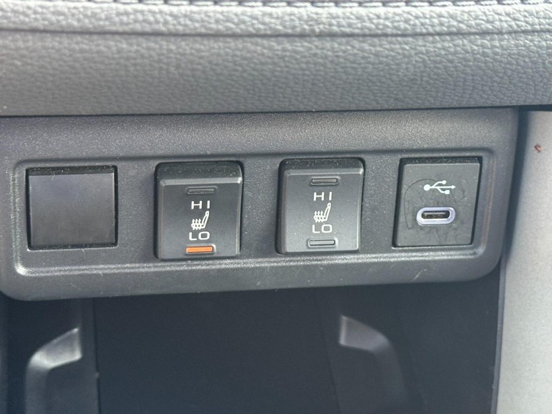 Toyota Corolla Cross Vehicle Full-screen Gallery Image 25