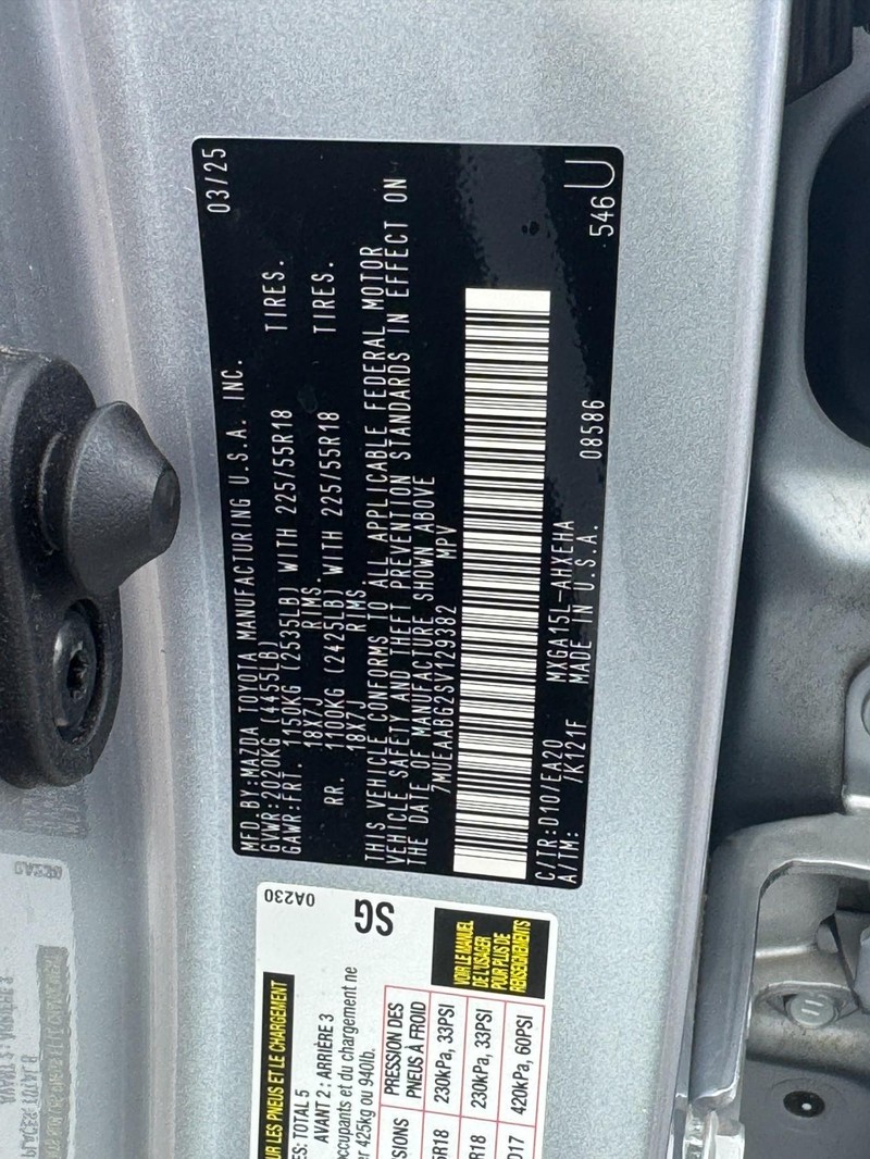 Toyota Corolla Cross Vehicle Full-screen Gallery Image 26